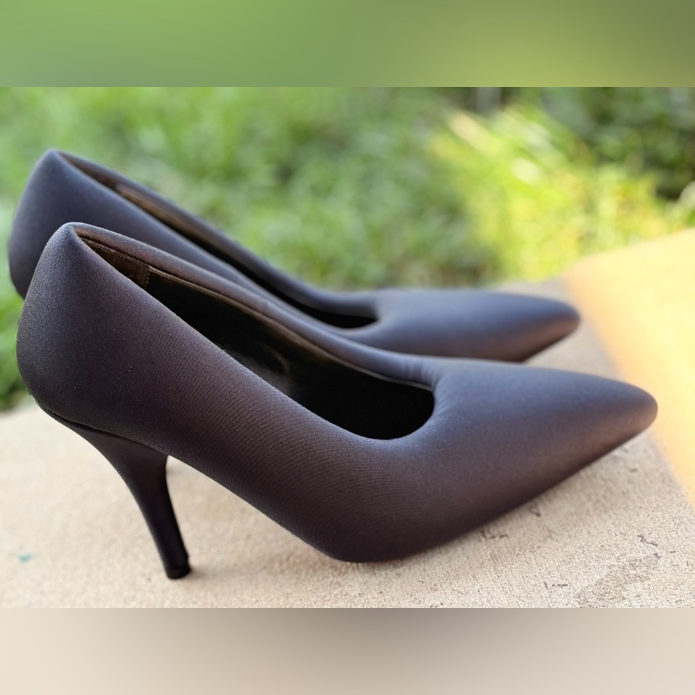 ORIGINAL Balenciaga Padded Pump Heels - Picture 3 of 5